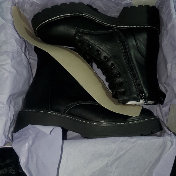 STEVE MADDEN COMBAT BOOTS - Picture 2 of 5